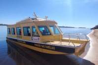 De barco, alunos de comunidades ribeirinhas e litorâneas têm acesso garantido à escola