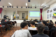 Alunos de curso técnico em Maringá criam apps com foco em melhorar a vida de idosos
