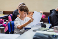 Aulas extras com 2 professores em sala impulsionam desempenho dos alunos da rede