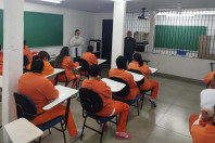 Educação abre seleção de professores para o Programa Mulheres Mil em 5 municípios