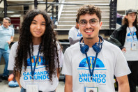 Ganhando o Mundo: com emoção e expectativas, 25 adolescentes embarcam para o Reino Unido 