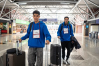 Primeiro voo para o Canadá do Ganhando o Mundo 2026 leva 20 estudantes paranaenses
