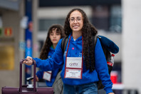 Primeiro voo para o Canadá do Ganhando o Mundo 2026 leva 20 estudantes paranaenses
