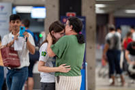 Primeiro voo para o Canadá do Ganhando o Mundo 2026 leva 20 estudantes paranaenses
