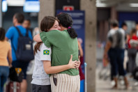 Primeiro voo para o Canadá do Ganhando o Mundo 2026 leva 20 estudantes paranaenses
