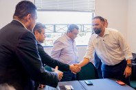 Comitiva de autoridades do México conhece modelo de ensino de inglês do Paraná