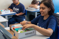 Alunos das Apaes do Paraná começam a receber kits com materiais escolares