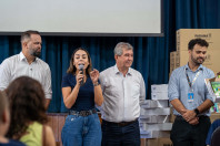 Alunos das Apaes do Paraná começam a receber kits com materiais escolares