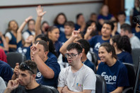 Alunos das Apaes do Paraná começam a receber kits com materiais escolares