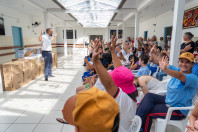 Seed-PR entrega kits escolares em Campo Largo