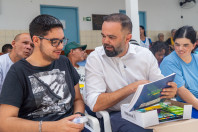 Seed-PR entrega kits escolares em Campo Largo