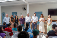 Seed-PR entrega kits escolares em Campo Largo