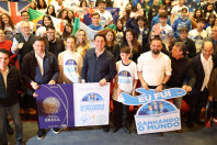 Governador celebra Ganhando o Mundo em encontro com veteranos e novos intercambistas