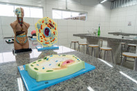 Investimento de R$ 3,5 milhões: colégio de Quitandinha ganha refeitório, laboratório e quadra coberta