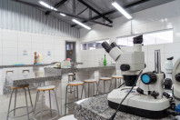 Investimento de R$ 3,5 milhões: colégio de Quitandinha ganha refeitório, laboratório e quadra coberta