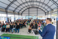 Investimento de R$ 3,5 milhões: colégio de Quitandinha ganha refeitório, laboratório e quadra coberta