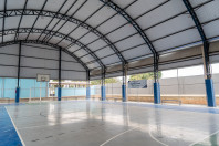 Investimento de R$ 3,5 milhões: colégio de Quitandinha ganha refeitório, laboratório e quadra coberta