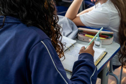 Bets, escala 6x1 e SUS: professores da rede estadual apontam possíveis temas da redação do Enem