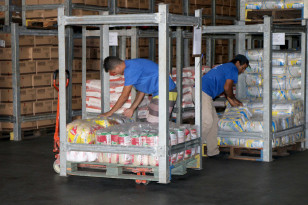 Distribuição de alimentos para as escolas do Paraná