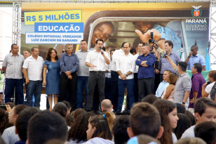 Inauguração de nova escola em Sarandi