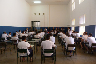 Alunos da EJA no sistema prisional ganham bolsa pelo ENEM