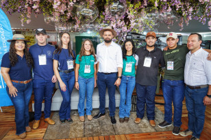 Com drones e coleira tech de vacas, alunos da rede estadual levaram projetos ao Show Rural