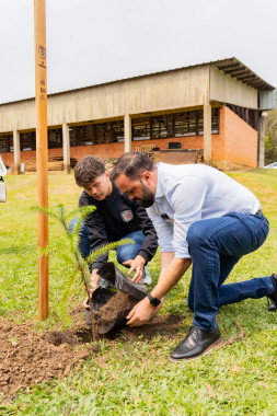 Em Irati, Educação lança projeto para o plantio de 40 mil mudas de árvores nativas