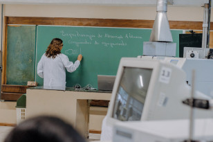 Reajuste salarial dos professores da rede estadual do Paraná é sancionado
