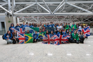 Ganhando o Mundo: 125 alunos embarcam para intercâmbio na Inglaterra e Irlanda