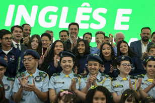 Estado apoiará municípios na implementação de inglês e robótica no Ensino Fundamental