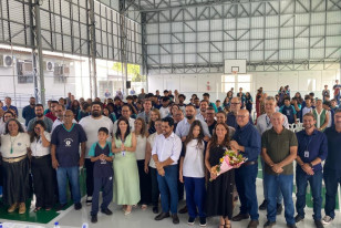 Colégio de Santo Antônio da Platina ganha nova quadra esportiva coberta