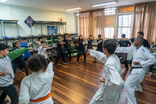 Disciplinas eletivas e 5 refeições ao dia: ensino integral muda vida de estudantes do Paraná