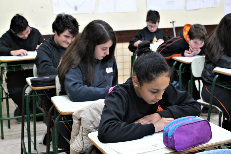 estudantes em sala de aula