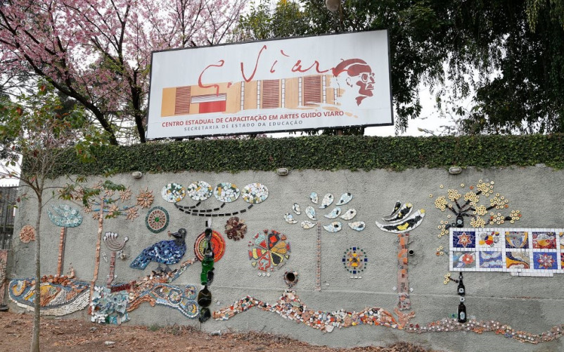 Cursos de formação continuada no Guido Viaro