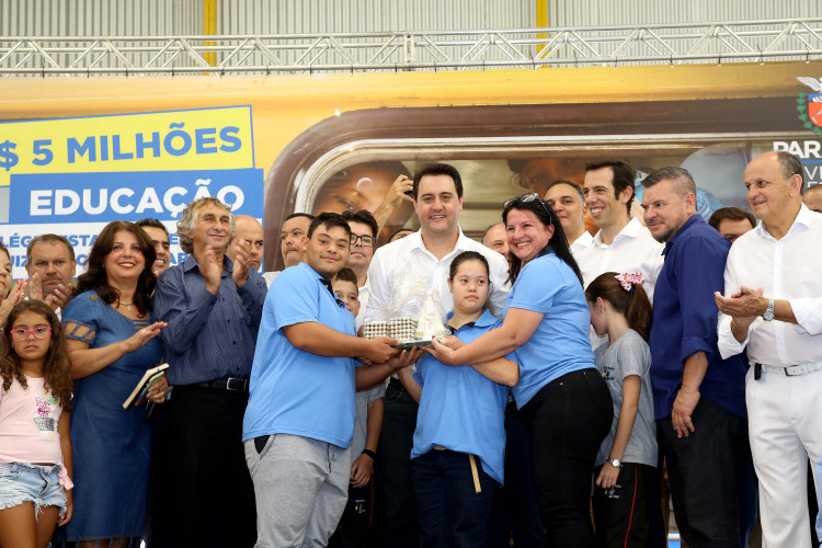 Inauguração de nova escola em Sarandi