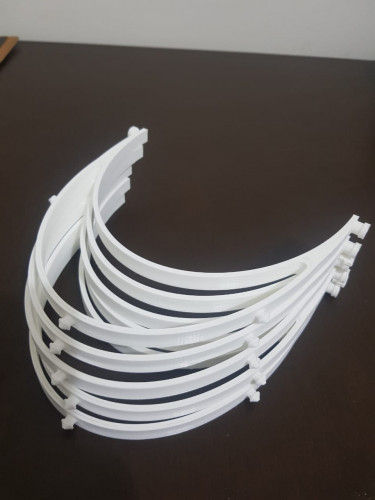 Ceep de Assaí produz máscaras-escudo para doar a profissionais de saúde