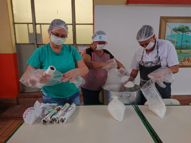 Escolas se preparam para entrega da merenda