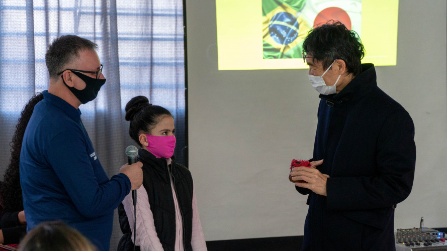 Cônsul do Japão visita escola cívico-militar