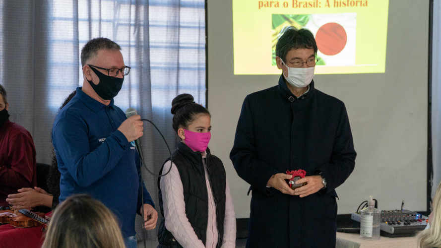 Cônsul do Japão visita escola cívico-militar