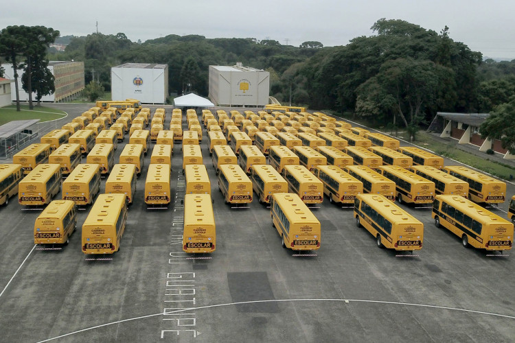 Entrega de 144 onibus escolares para municipios do Paraná