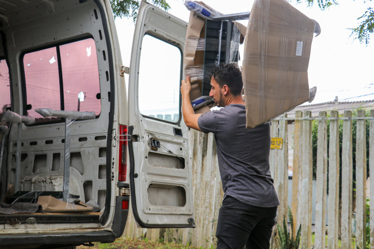 Colégios estaduais recebem carteiras novas