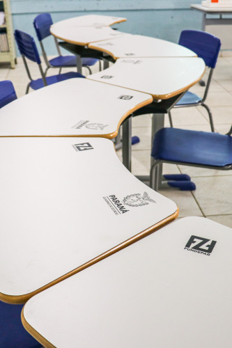 Colégios estaduais recebem carteiras novas