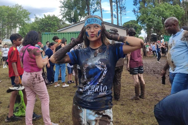 Ana Beatriz Dantas dos Santos foi aprovada no curso de Relações Públicas —