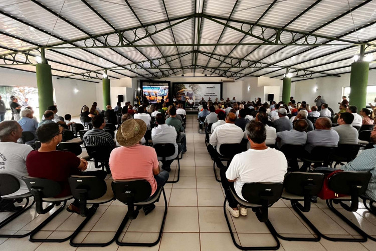 Governo do Estado entregou 24 novos ônibus a escolas estaduais e municipais