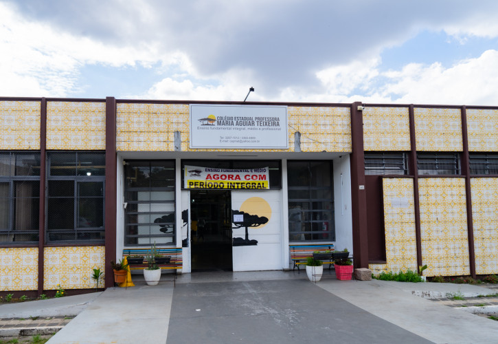 Ao visitar as salas de aula para um bate-papo com as turmas, o secretário aproveitou a oportunidade para conhecer de perto as demandas e o funcionamento da escola.