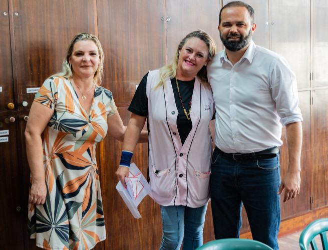 Ao visitar as salas de aula para um bate-papo com as turmas, o secretário aproveitou a oportunidade para conhecer de perto as demandas e o funcionamento da escola.