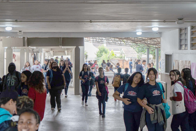 Novas tecnologias e intercâmbios: inglês alcança milhares de alunos na rede pública de ensino