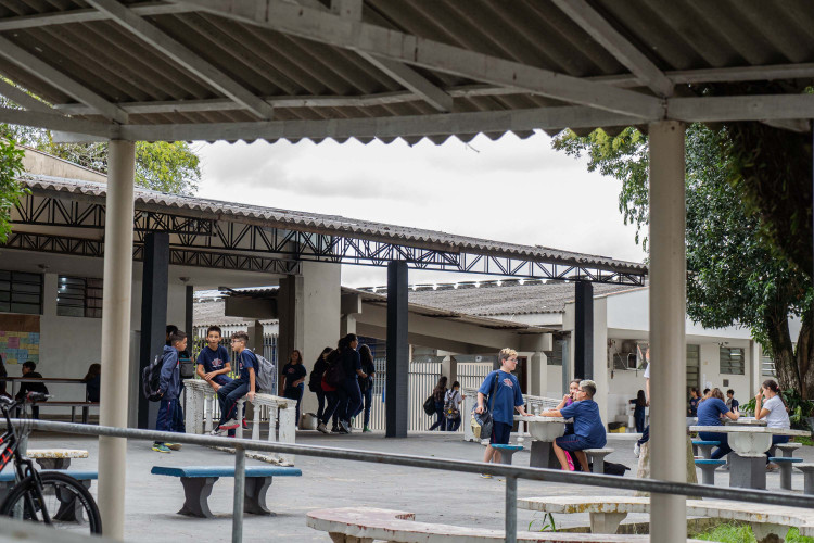 Novas tecnologias e intercâmbios: inglês alcança milhares de alunos na rede pública de ensino