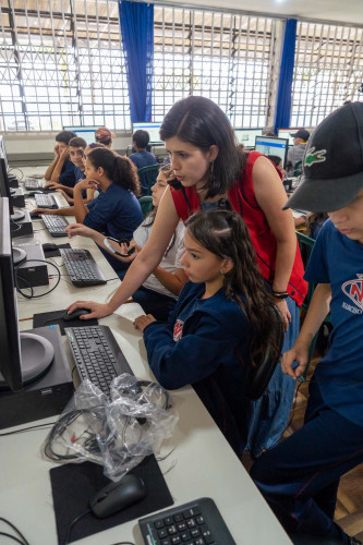 Novas tecnologias e intercâmbios: inglês alcança milhares de alunos na rede pública de ensino