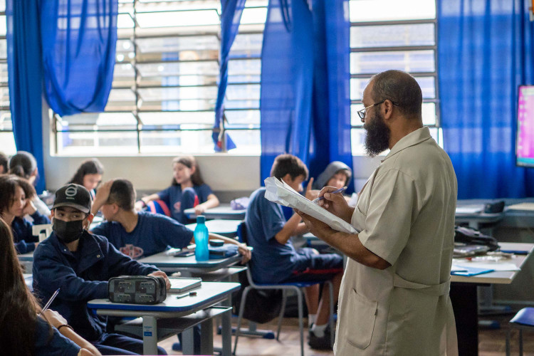 Novas tecnologias e intercâmbios: inglês alcança milhares de alunos na rede pública de ensino